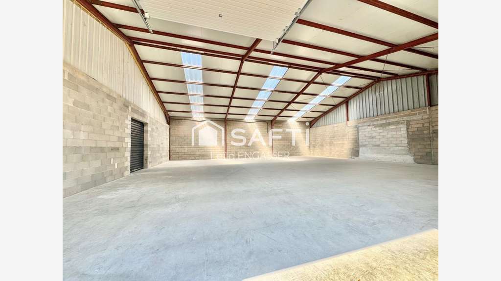 Local commercial à louer 220m² proche Houdan