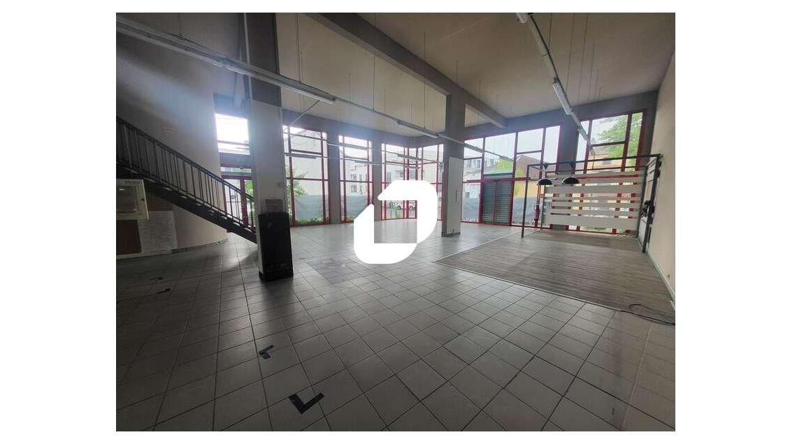 A louer Local commercial 429m² Houilles