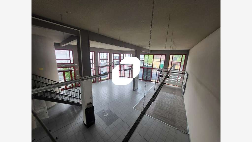 A louer Local commercial 429m² Houilles
