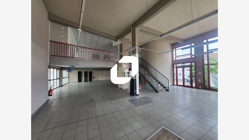 A louer Local commercial 429m² Houilles