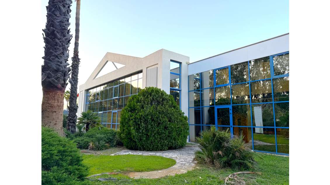 A louer bureaux 315m² proche autoroute à Hyères