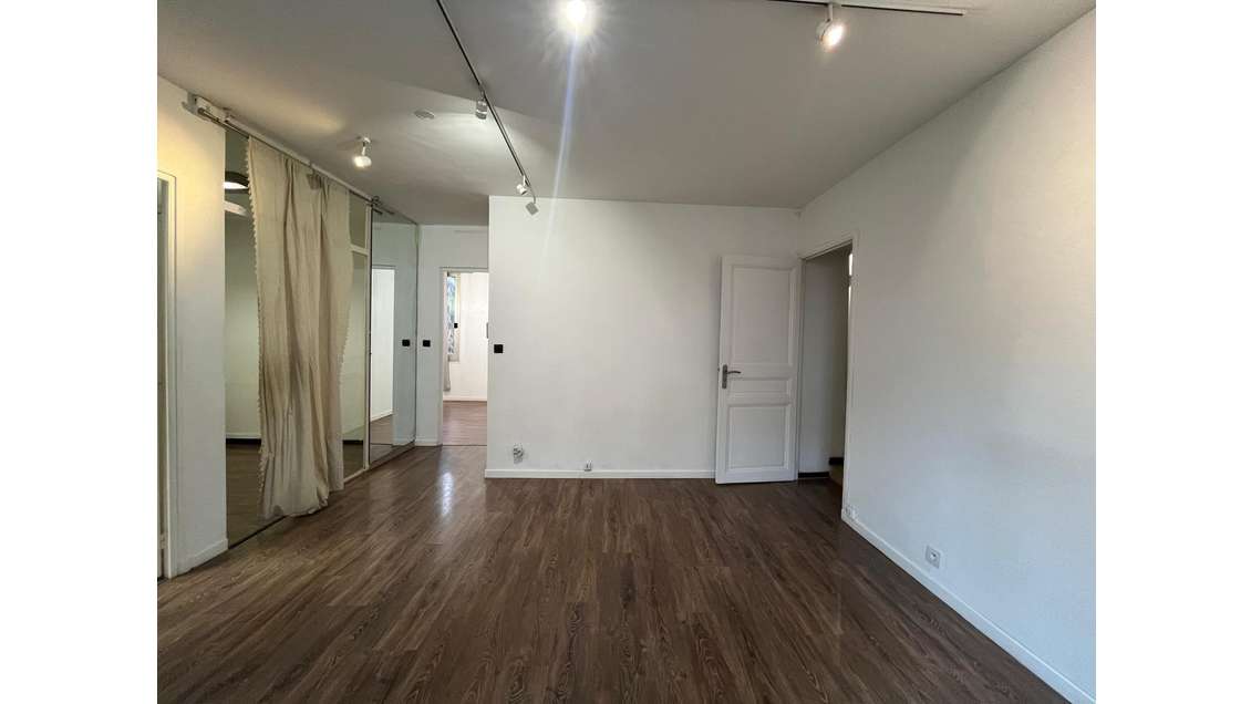 A louer bureau 62m² sur avenue passante de Hyères