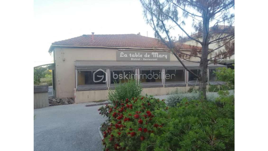 Loue local commercial de 129m² + terrasses Hyères