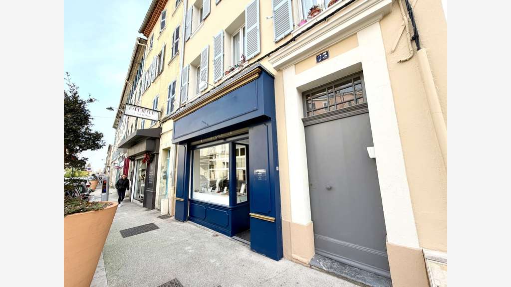 A louer local commercial 60m² à Hyères centre