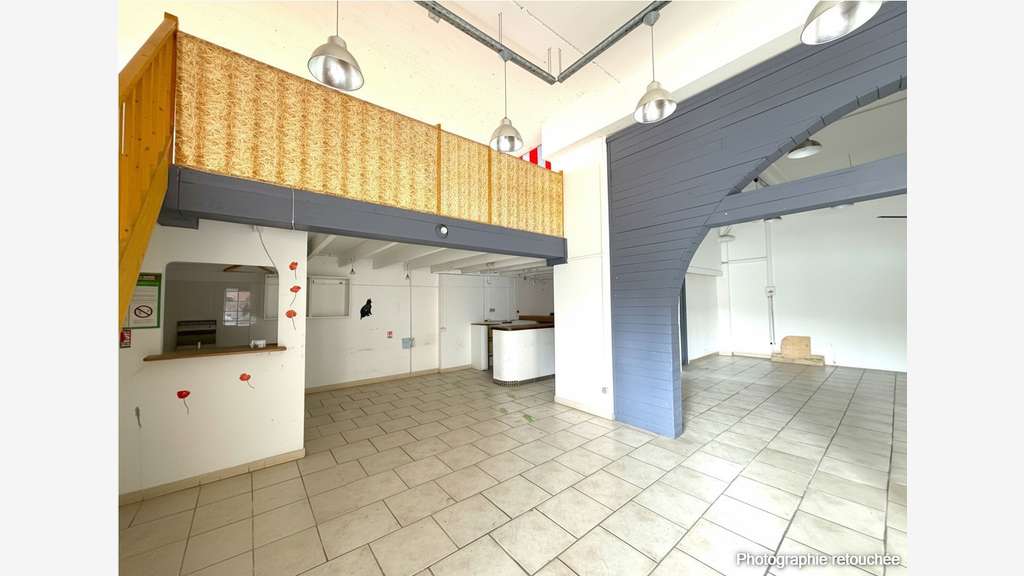 A louer local commercial 114m² en galerie à Hyères