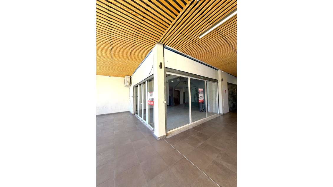 A louer local commercial 114m² en galerie à Hyères