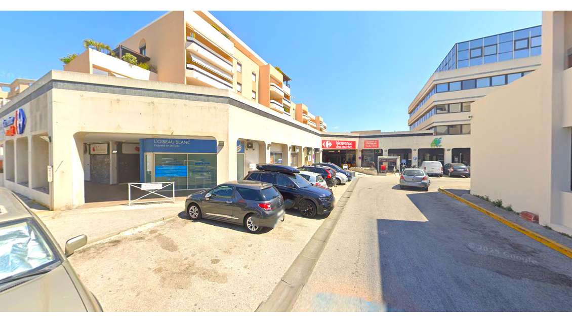 A louer local 151m² en galerie marchande à Hyères