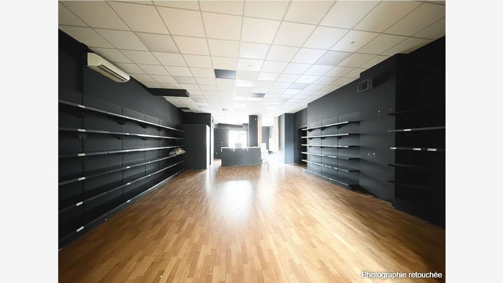 A louer local 151m² en galerie marchande à Hyères