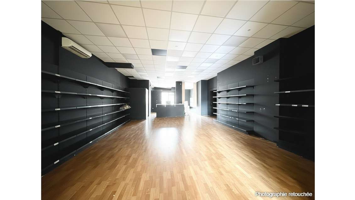 A louer local 151m² en galerie marchande à Hyères