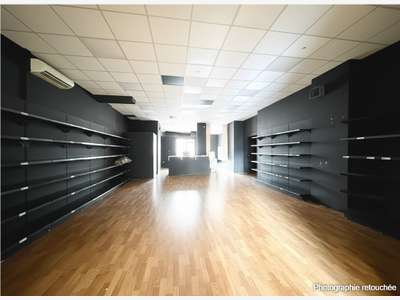 A louer local 151m² en galerie marchande à Hyères