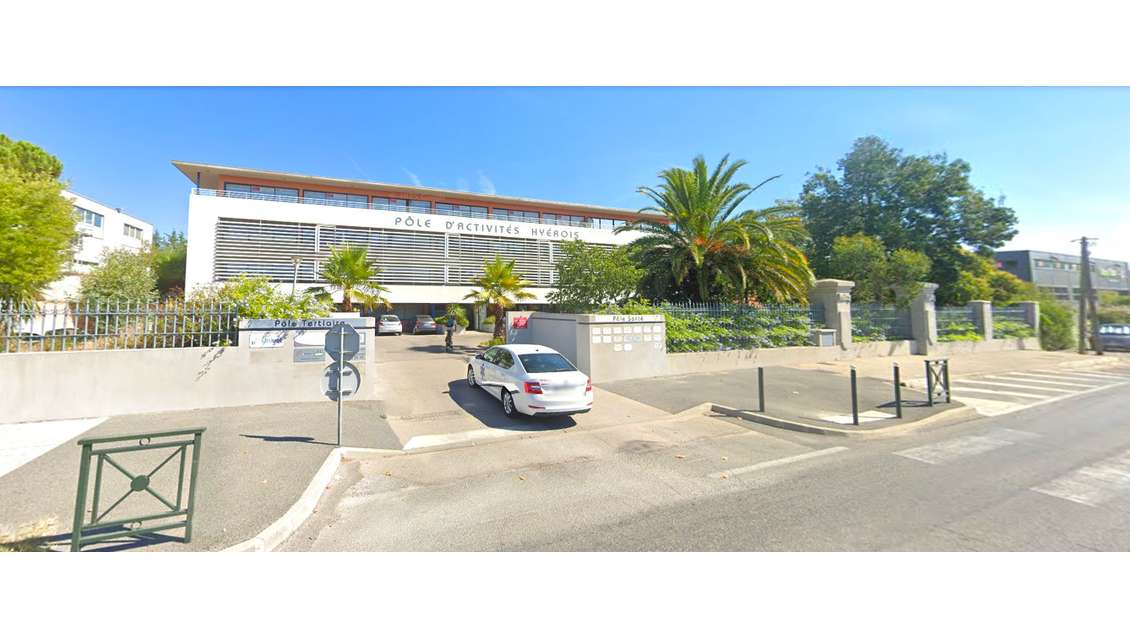 LOCAL PROFESSIONNEL 40 M² - IDEAL KINÉ
