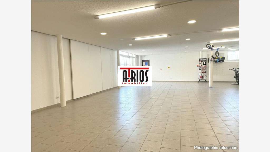 A louer local commercial 840m² za St Martin Hyères