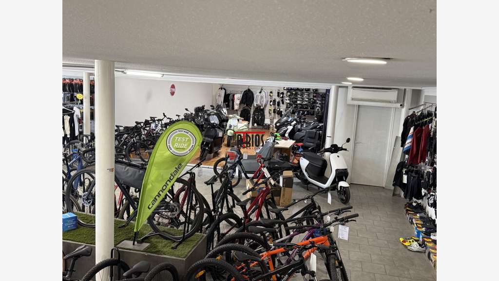 LOCAL COMMERCIAL 840 M²
