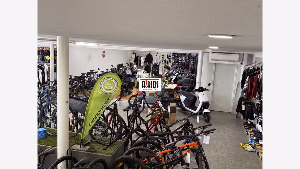 A louer local commercial 840m² za St Martin Hyères