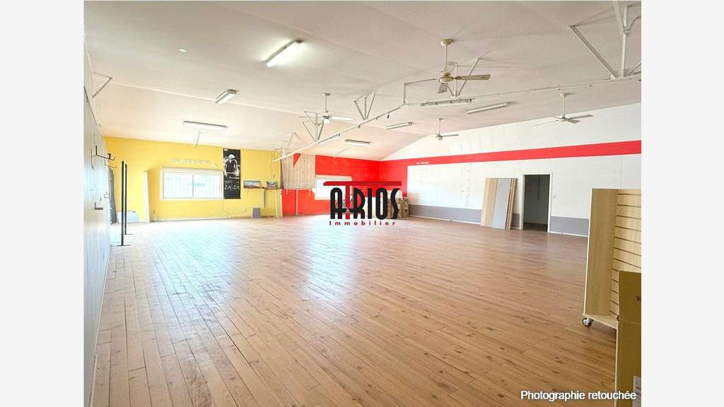 LOCAL COMMERCIAL 840 M²