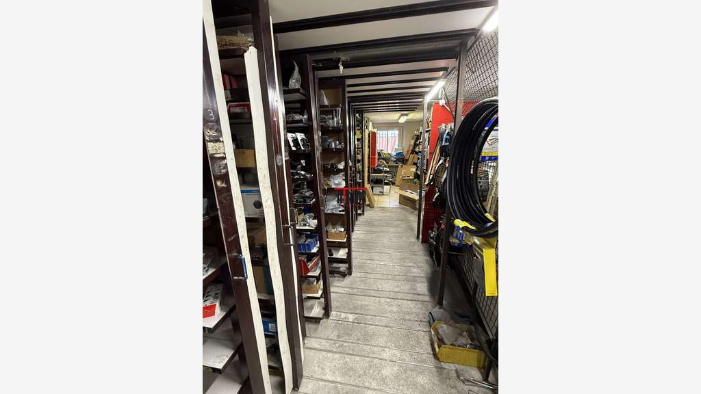 LOCAL COMMERCIAL 840 M²