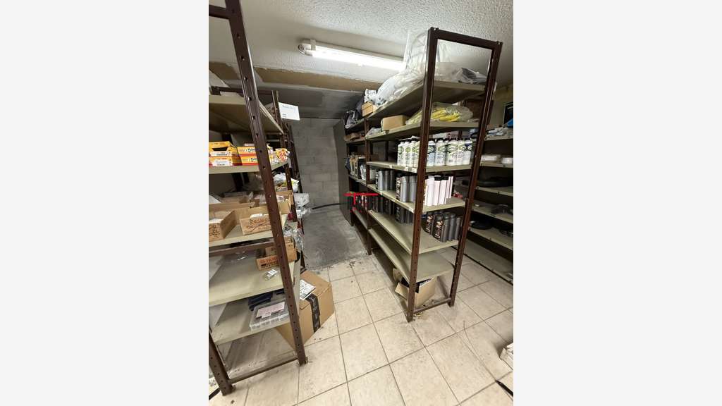 LOCAL COMMERCIAL 840 M²