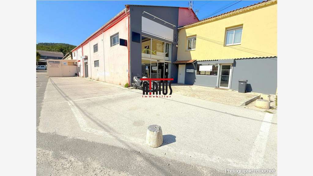 LOCAL COMMERCIAL 840 M²