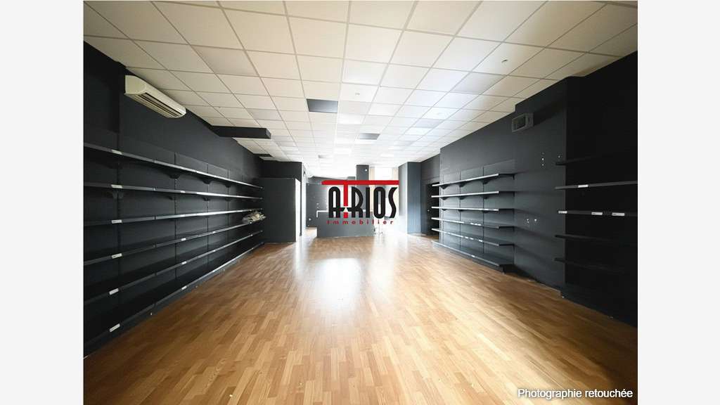 LOCAL COMMERCIAL GALERIE MARCHANDE DE 151m²