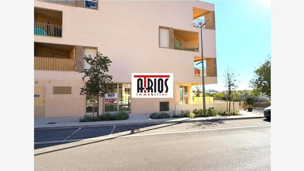 Loue locaux commerciaux 101.82m² + 150.22m² Hyères