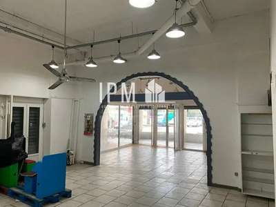 A louer local commercial de 148m² à Hyères 83400