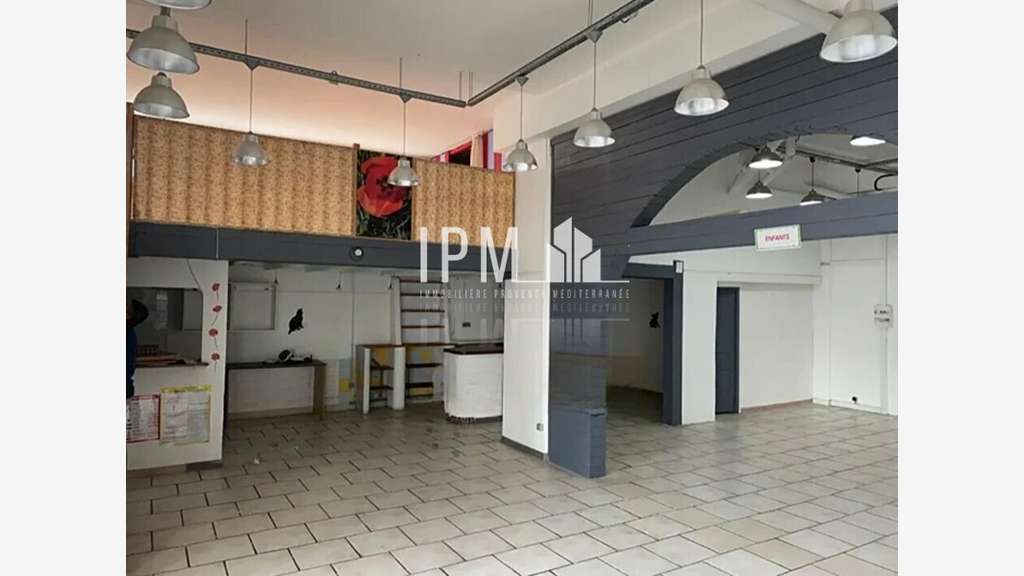 A louer local commercial 57m² Hyères centre ville