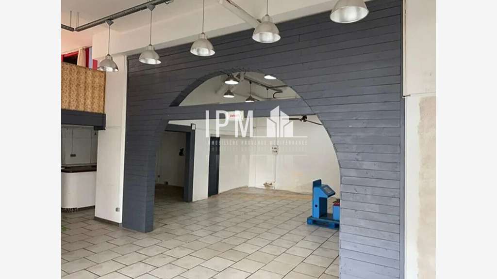 A louer local commercial 57m² Hyères centre ville