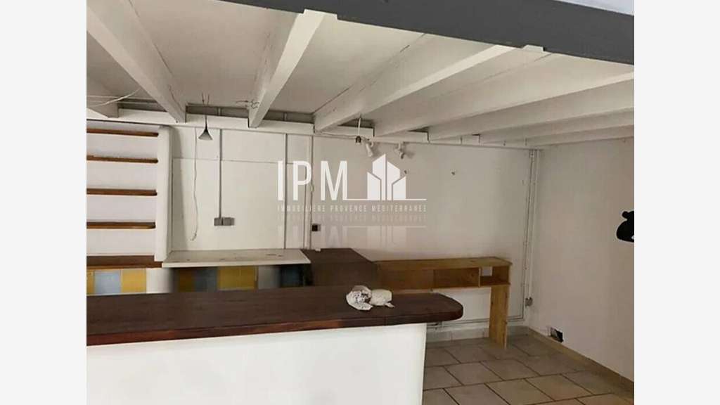 A louer local commercial 57m² Hyères centre ville