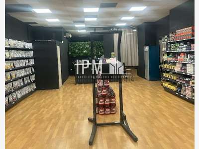 A louer local commercial de 151m² à Hyères 83400