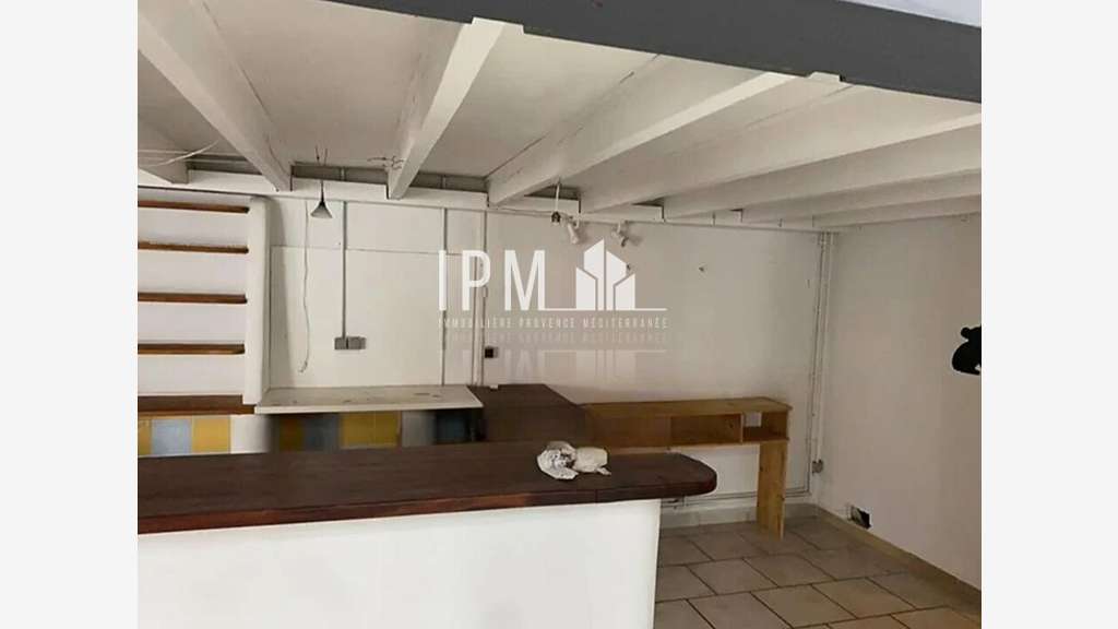 A louer local 148m² dans galerie Ariane à Hyères