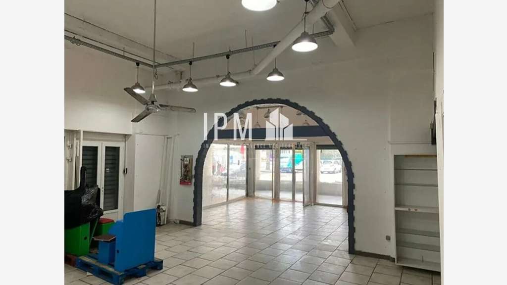 A louer local 148m² dans galerie Ariane à Hyères