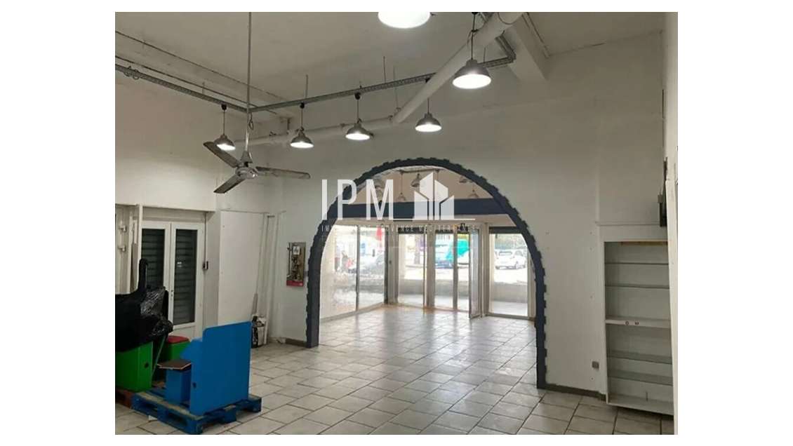 A louer local 148m² dans galerie Ariane à Hyères