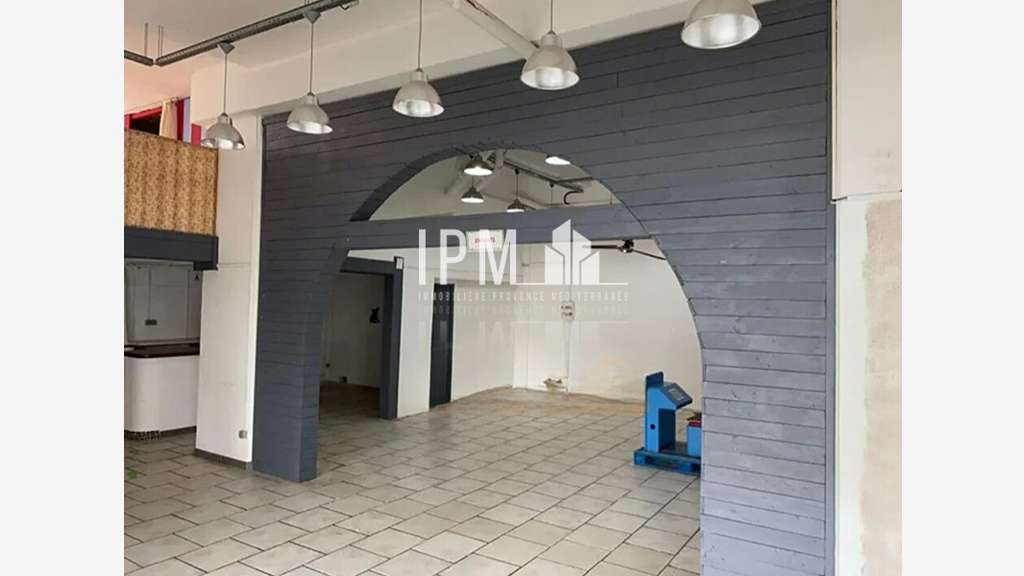 A louer local 148m² dans galerie Ariane à Hyères