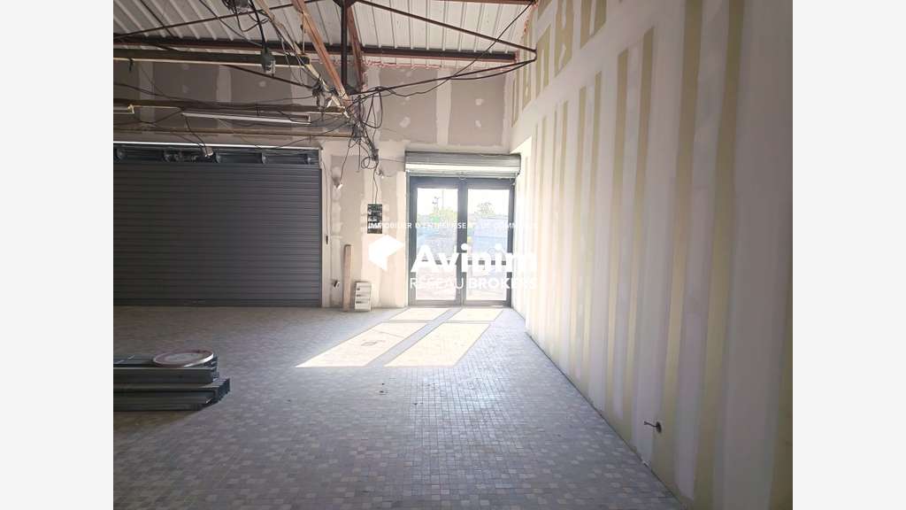 LOCAL COMMERCIAL