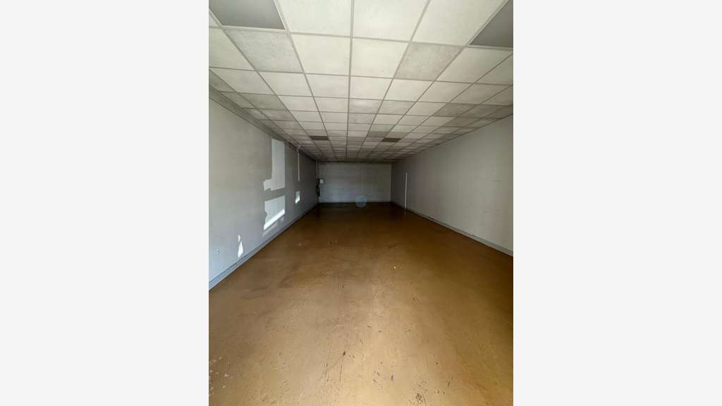 A louer local commercial 202m² à Ingré