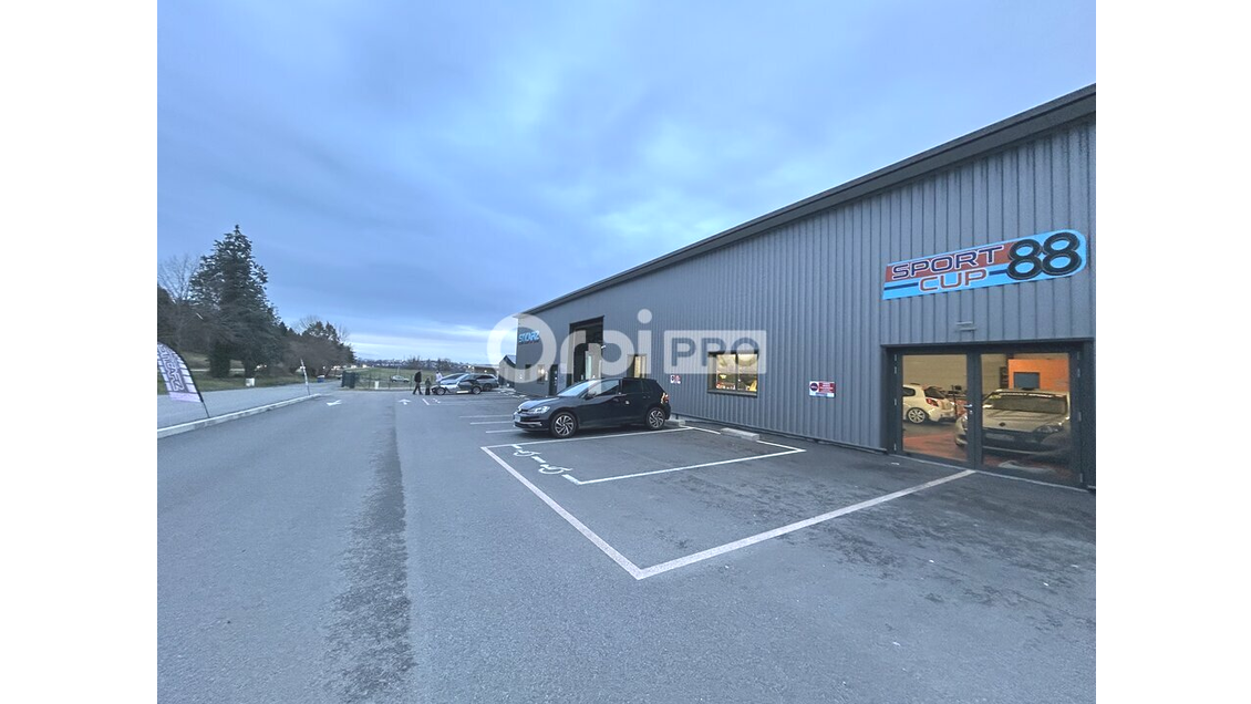 A louer local commercial 210m² axe passant à Isle