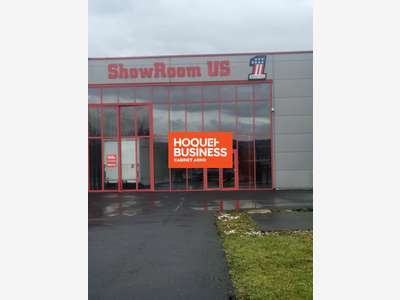 A louer showroom 238m² + bureaux 178m² à Issoire