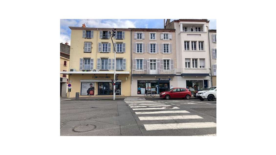 Loue local cial de 90m² idéalement situé à Issoire