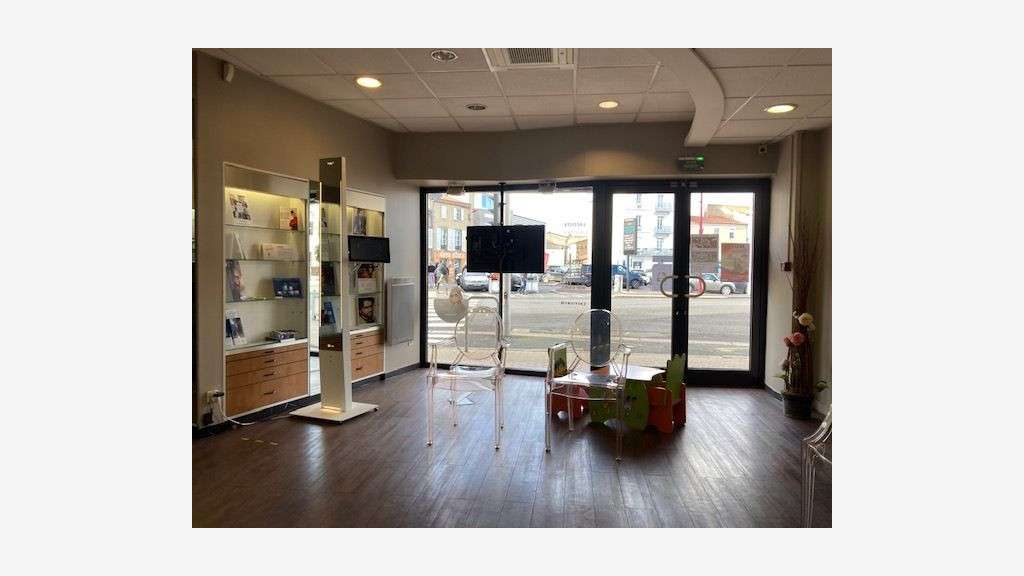 A louer local commercial de 90m² en centre Issoire