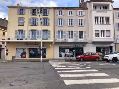 A louer local commercial de 90m² en centre Issoire