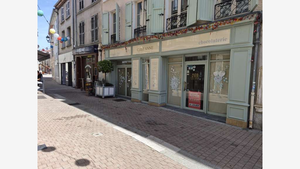 A louer local commercial 75m² Issoire centre ville