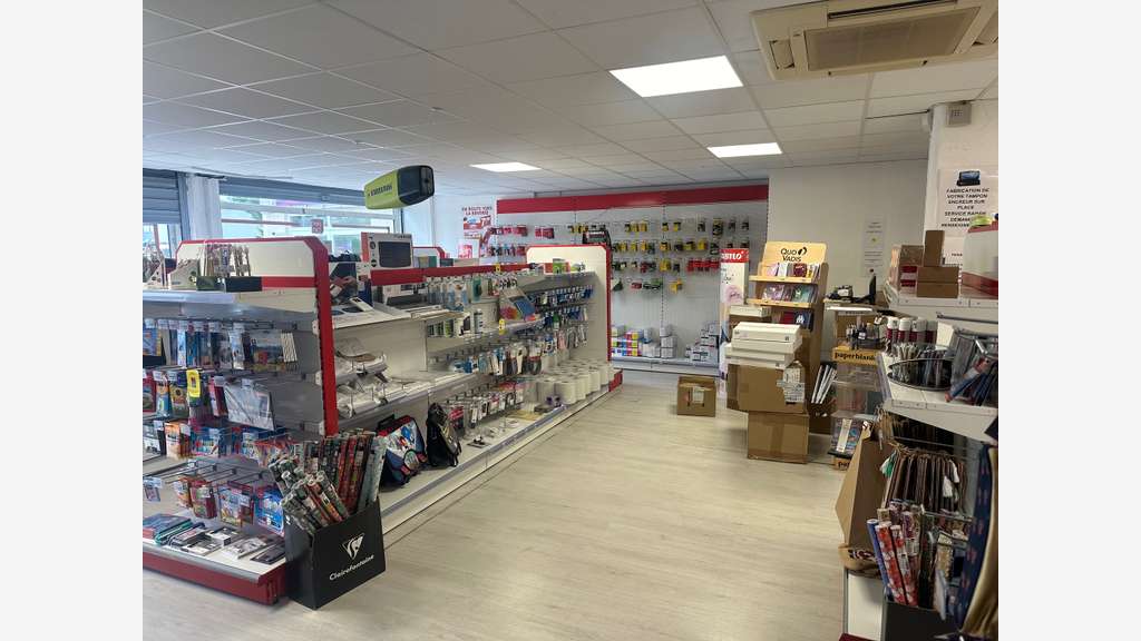 A louer local commercial 176m² ZAC d'Istres