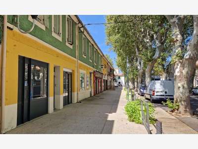 Location bail commercial local de 92m² à Istres