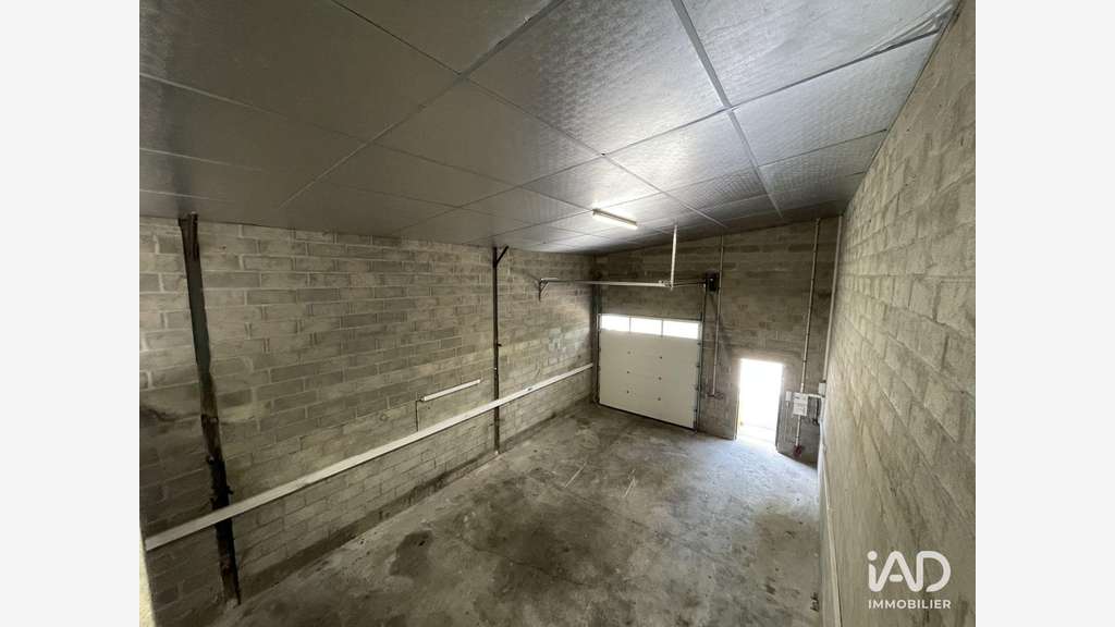 A louer local de 110m² avec 4 parkings à Itteville