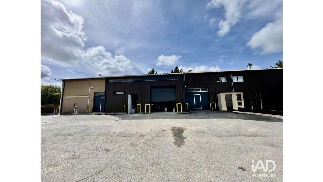 A louer local de 110m² avec 4 parkings à Itteville