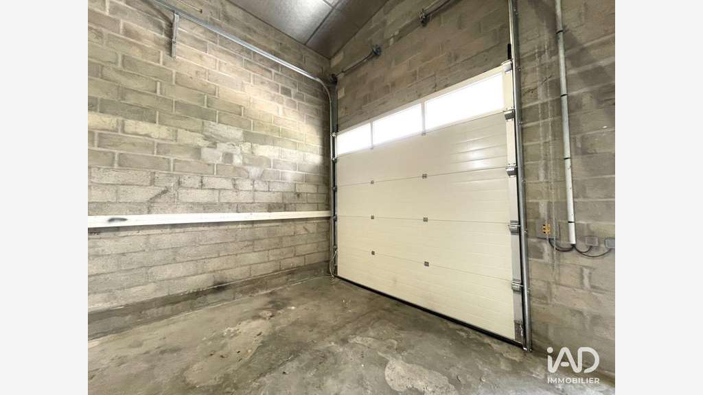 A louer local de 110m² avec 4 parkings à Itteville