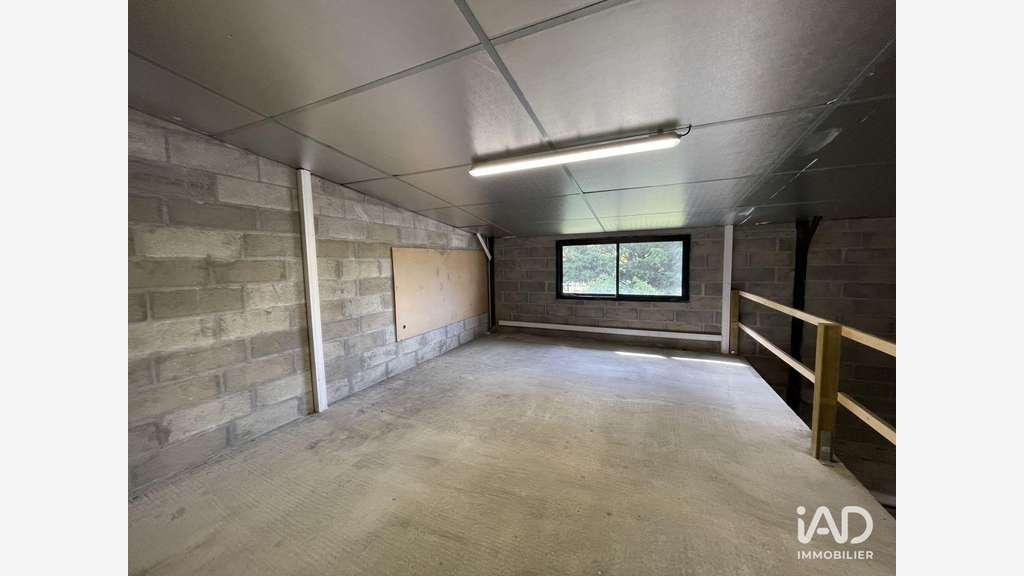 A louer local de 110m² avec 4 parkings à Itteville