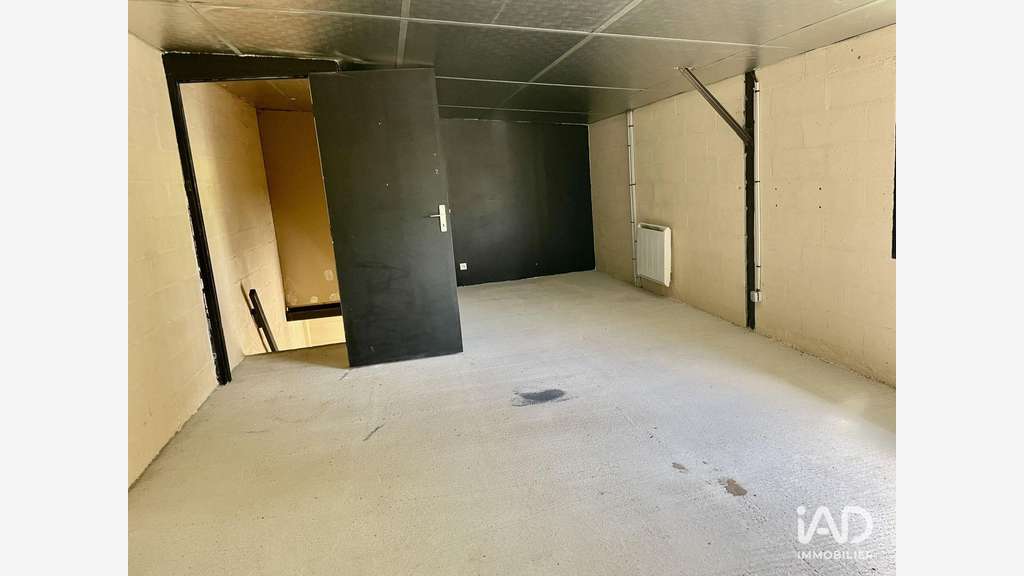 A louer local commercial 70m² + parkings Itteville