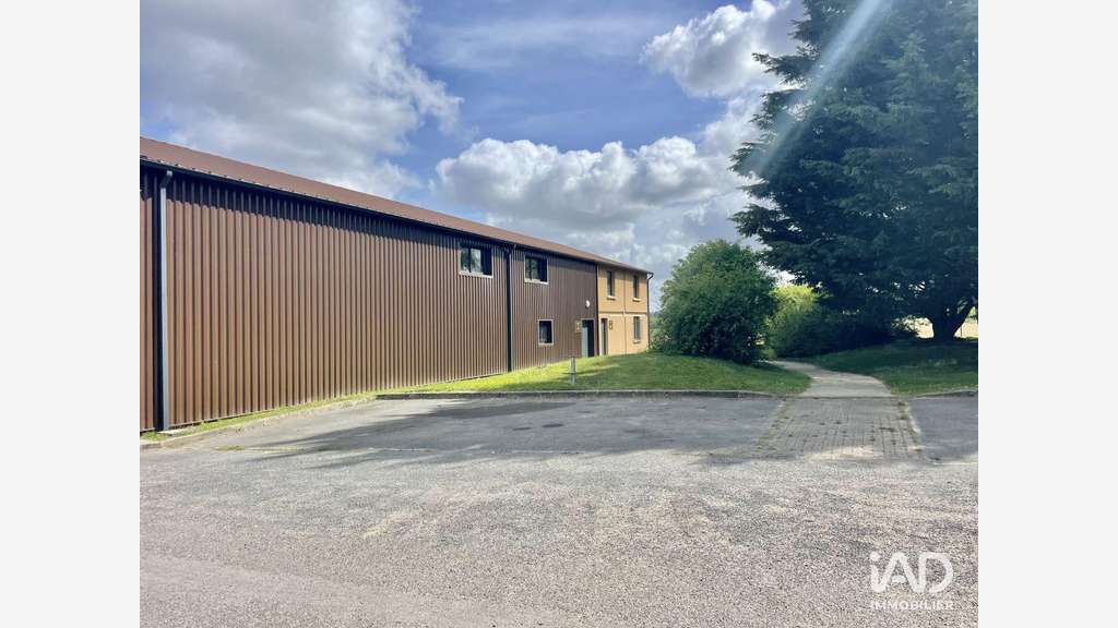 A louer local commercial 70m² + parkings Itteville
