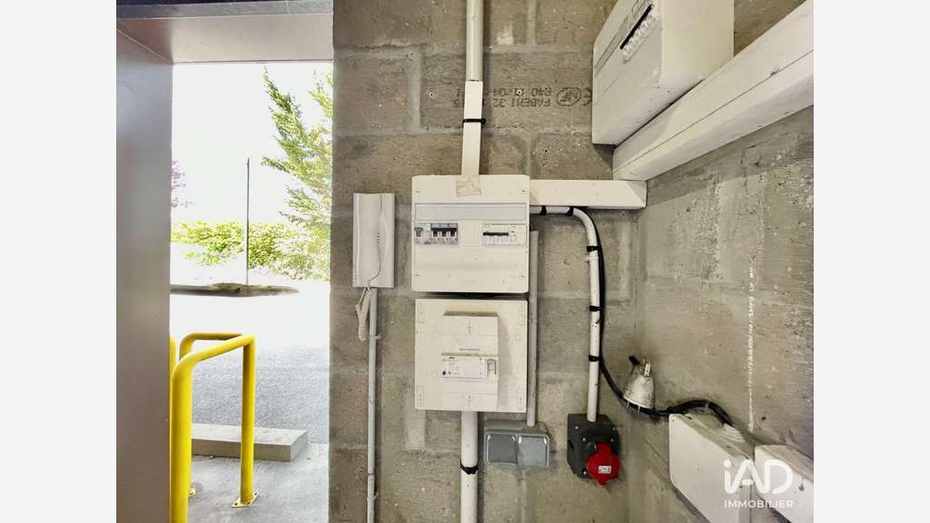 A louer local commercial 70m² + parkings Itteville
